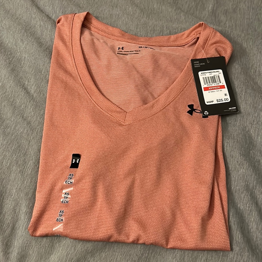 Women’s Under Armour V neck (NWT)